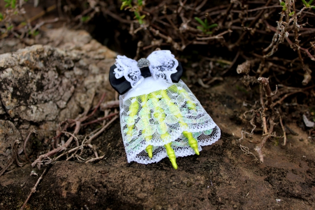 Skelehand Hair Clip - Pixie Green - Black Bow